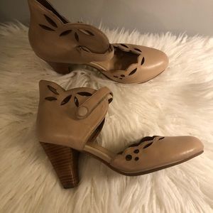 Mix Mooz beige shoe size 9